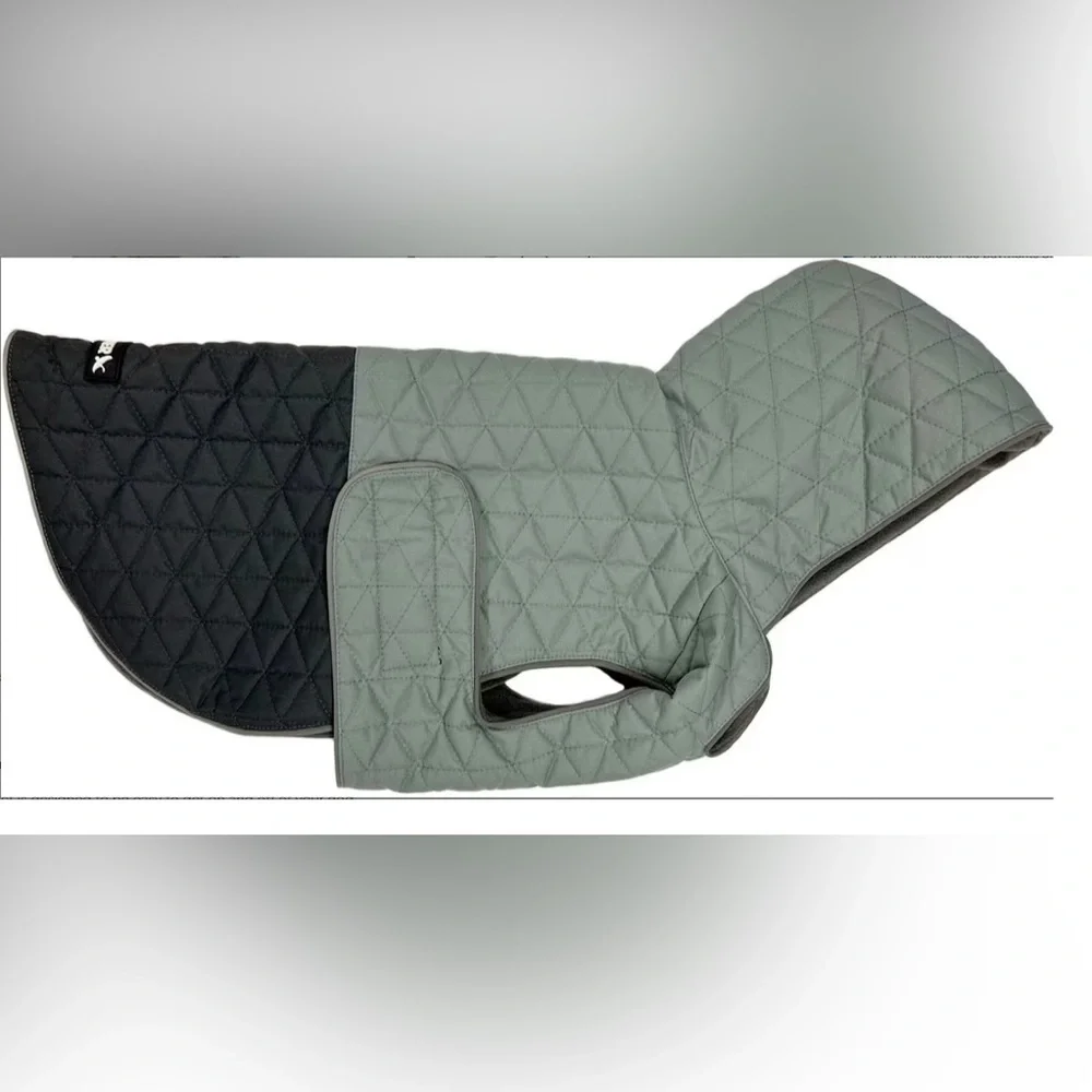 BNWT Eddie Bauer Pet Richaland Two-Tone Quilted Dog Warm Puffer Jacket.  Small.